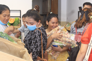 Một cửa hàng bán toàn nông sản của nông dân xuất sắc TP.HCM, khách chọn mua mỏi tay