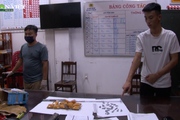 Clip: Cận cảnh gói hàng chứa hàng ngàn viên ma túy thanh niên 2k4 vận chuyển trong đêm ở Huế 