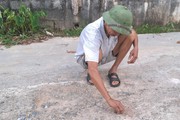 Thái Nguyên: Dân kêu khổ vì đường vừa làm xong đã bong tróc, xuống cấp trầm trọng