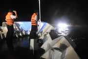 Lai kéo tàu cá Phú Yên bị nạn trên biển về trong đêm