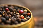 Giá tiêu trong nước chạm mốc 73.000 đồng/kg, lượng hạt tiêu trong nước không dồi dào