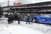 Xe khách bốc cháy dữ dội trên phố Sài Gòn, người dân kinh hoàng