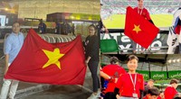 Người Việt ở Qatar mang cờ đỏ sao vàng vào khán đài World Cup: Tình yêu Tổ quốc và thể thao ăn sâu vào tim!
