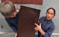 "Trai trẻ" tặng socola khổng lồ cho bà Tân Vlog bất ngờ bị chỉ trích dữ dội