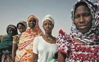 Phụ nữ cổ ngắn, ngực to “đắt giá” nhất vùng đất bí ẩn ở Tây Phi