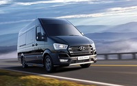 So sánh Ford Transit và Hyundai Solati: "Tân binh" đấu với "Vua chở khách"