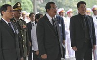 ẢNH: Thủ tướng Campuchia Hun Sen viếng nguyên Chủ tịch nước Lê Đức Anh
