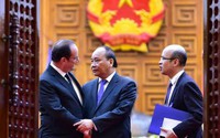 Món quà của Thủ tướng Nguyễn Xuân Phúc tặng Tổng thống Pháp