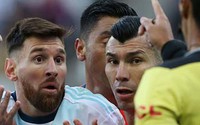 Messi có thể bị CONMEBOL phạt nặng vì tội “lèm bèm”