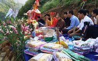 Cầu siêu cho 14 nạn nhân trong vụ xe khách lao xuống vực ở Lào Cai