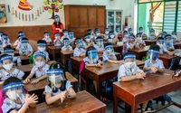Bộ GD&ĐT nói gì về việc học sinh đi học trở lại phải đeo khẩu trang, che tấm chắn, lớp học không bật điều hòa?