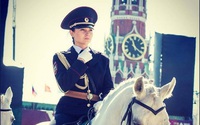 Trang phục đẹp không thể rời mắt của đội nữ kỵ binh Bạch Mã Nga