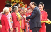 Thủ tướng gặp mặt, tôn vinh 300 mẹ Việt Nam anh hùng