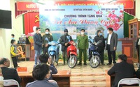 Tặng "xuân ấm" cho hộ nghèo và học sinh ở Hồng Quang (Tuyên Quang)