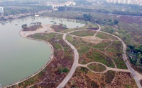 Công viên Việt Hưng hơn 70 tỷ đồng ở Hà Nội hoang tàn như... đồng cỏ cháy