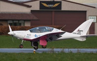 Nữ phi công tuổi teen Zara Rutherford một mình bay vòng quanh thế giới 