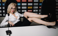 Nữ MC thể thao Nga gây sốt khi khoe gần trọn vòng 1