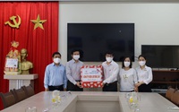 PC Đắk Lắk tặng đồ bảo hộ cho các trung tâm y tế, bệnh viện trên địa bàn tỉnh 