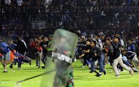 FIFA chính thức vào cuộc vụ bạo loạn tang thương tại Indonesia