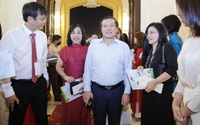 Phó Trưởng ban Thường trực Ban Tuyên giáo Trung ương Lại Xuân Môn dự chương trình đêm thơ-nhạc-kịch "Hoa Cúc Xanh"