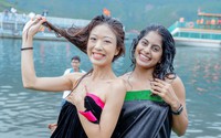 Người đẹp Ấn Độ thử sức với lễ hội gội đầu của người Thái Trắng 