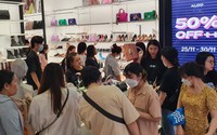 Người Sài Gòn rủ nhau shopping, mua sắm giảm giá cuối năm