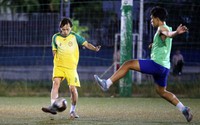 Sân bóng phong trào ở Sài Gòn: Quả bóng lăn theo... World Cup 
