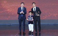 Văn Quyết đoạt danh hiệu Cầu thủ xuất sắc nhất V.League 2022