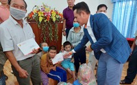 Hội Doanh nhân trẻ Việt Nam tiếp tục trao quà cho các nạn nhân Dioxin tỉnh Phú Yên 