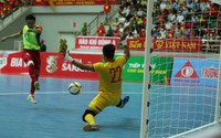 Xem "người nhện" Hồ Văn Ý bay lượn trong khung thành tuyển Futsal