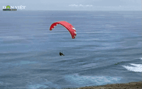 Video: Phi công dù lượn vẽ tranh trên bầu trời thiên đường du lịch Lý Sơn - "Maldives Việt Nam"