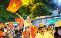 "Đêm không ngủ" ăn mừng chiến thắng của U23 Việt Nam: Chỉ có bóng đá mới mang lại nhiều cảm xúc đến vậy