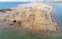Thành phố 3.400 năm tuổi bất ngờ nổi lên trong hồ chứa nước