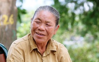 Bà lão nhặt ve chai hơn 40 năm và những lần "tay không bắt móc túi" ở bờ hồ Hoàn Kiếm