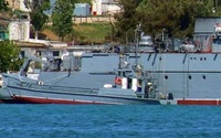 Nga phóng thích gần 100 tù binh Azovstal, tàu tấn công của Moscow trúng mìn gần Mariupol 