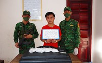 Bộ đội Biên phòng An Giang bắt giữ nam thanh niên giấu gần 900g ma túy trong tivi 