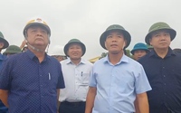 Bộ trưởng Lê Minh Hoan lo ngại tình trạng ngư dân ở lại trên tàu cá khi bão đổ bộ