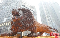 Choáng váng với sư tử khổng lồ, chiều cao 5 thước, dài 15m