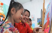 Nghỉ việc ở Hà Nội, cô gái trẻ về quê mở lớp dạy vẽ cho trẻ em
