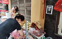 Nhiều chủ cửa hàng ở Hà Nội nơm nớp nỗi lo mất tiền với chiêu trò dán đè QR code