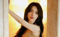 Angelababy và Trương Gia Nghê bị chỉ trích khi tới xem Lisa diễn thoát y