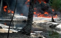 Clip: Nổ nhà máy lọc dầu trái phép ở Nigeria, ít nhất 37 người thiệt mạng