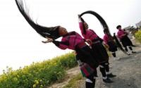 Hình ảnh người Dao Đỏ sở hữu những mái tóc dài nhất thế giới lên tới 2 mét
