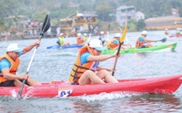 Hàng trăm nữ vận động viên bất chấp giá lạnh đua thuyền Kayak trên sông Đà
