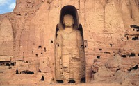 Bức tượng Phật khổng lồ nằm thu mình trong vách đá tại Con đường tơ lụa