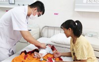 Trẻ sơ sinh 1 ngày không đại tiện, các bác sĩ phát hiện bệnh hiểm