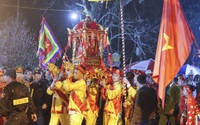 Hình ảnh nghi lễ khai ấn đền Trần diễn ra vào lúc nửa đêm ở Nam Định