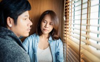 Chồng ngoại tình đòi ly hôn, em gái hỏi 3 câu khiến tôi sực tỉnh nhưng hối hận đã muộn rồi