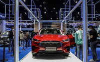 Tesla tung chiêu giảm giá giành thị phần xe điện ở Trung Quốc