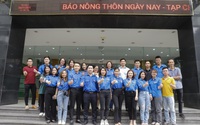 Đoàn viên Báo Nông thôn Ngày nay trồng cây xanh hưởng ứng 92 năm Ngày thành lập Đoàn TNCS Hồ Chí Minh 
